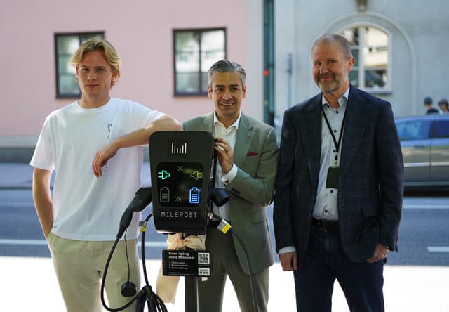Marcus Hagerud, grundare Milepost, Khashayar Farmanbar, energi- och digitaliseringsminister och Jörgen Lantto, vd Milepost