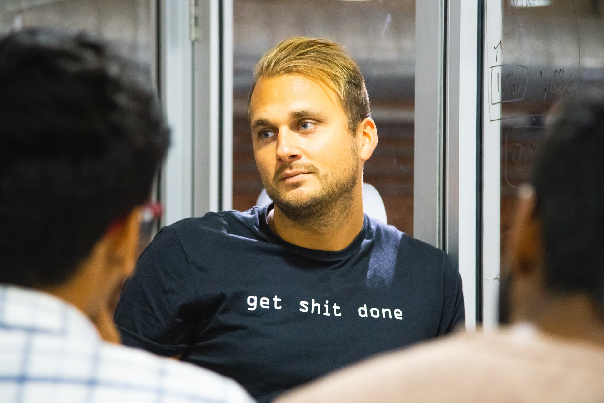 <p>Mikke Selander på sin nya startup ZAZY Agency</p>