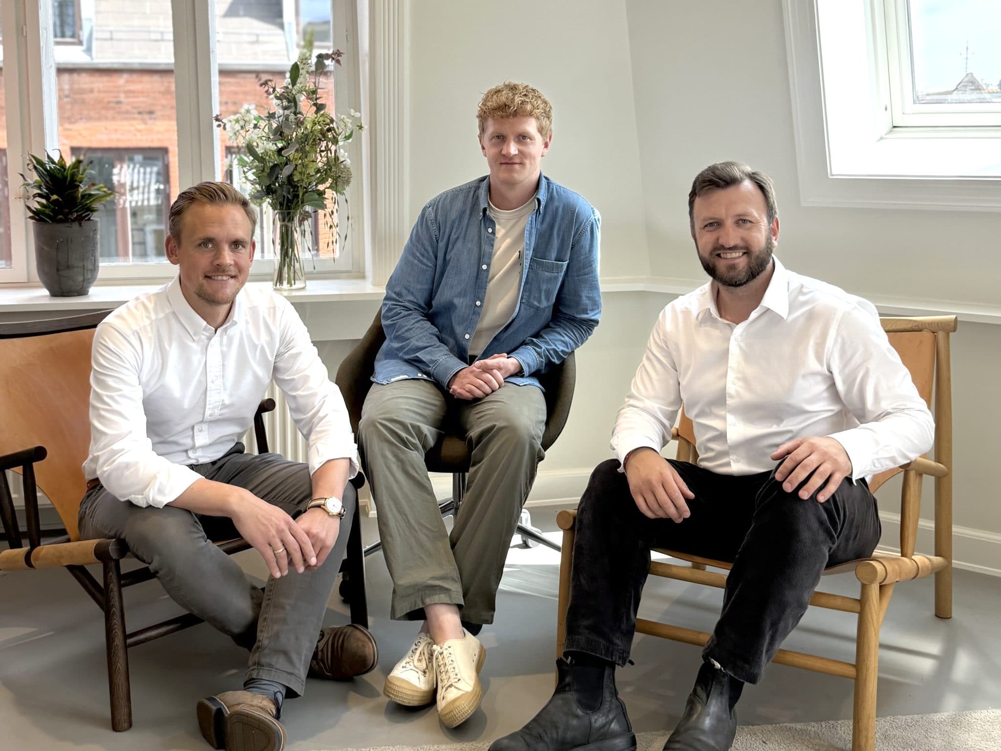 <p>Mads Rebsdorf, VD för Scrive. Viktor Heide och Jarek Owczarek, båda medgrundare och Co-CEO för Contractbook. Foto: Press</p>