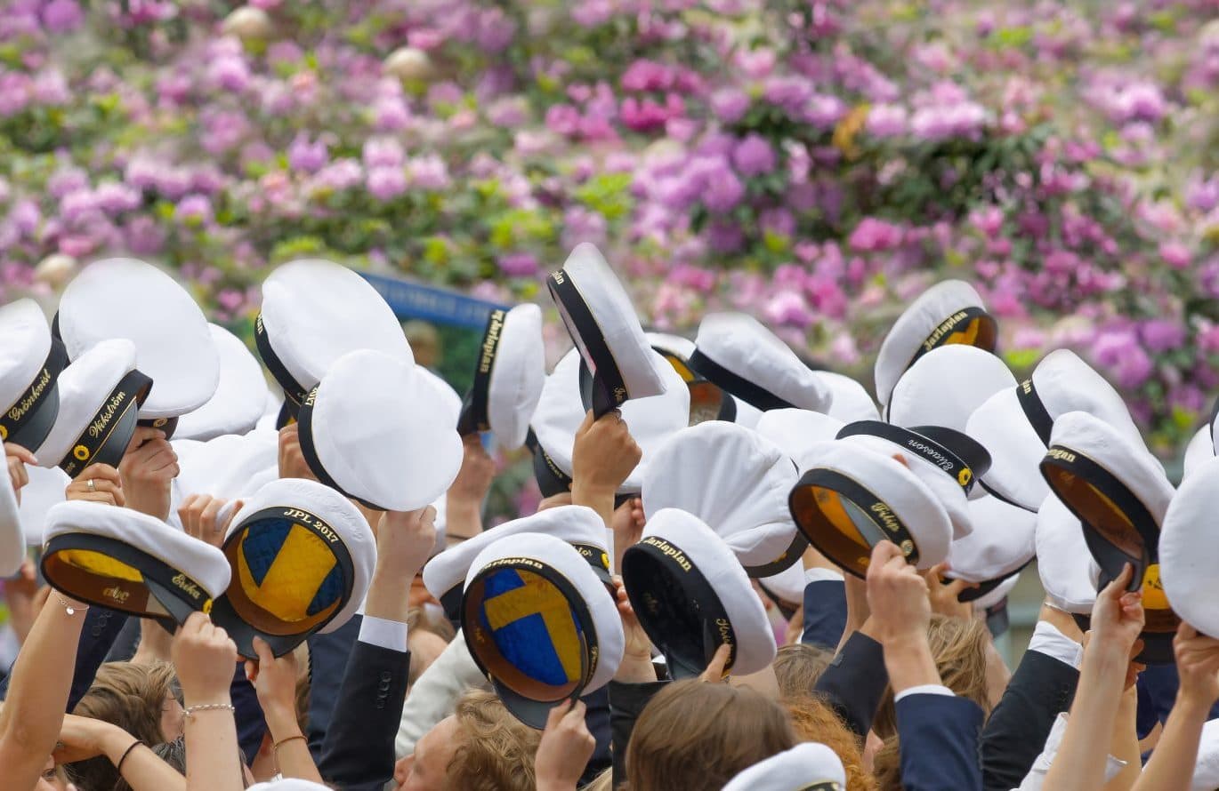 <p>Studentfirandet riskerar att bli en skuldfälla och en dålig start på livet efter studenten. Foto: Shutterstock</p>