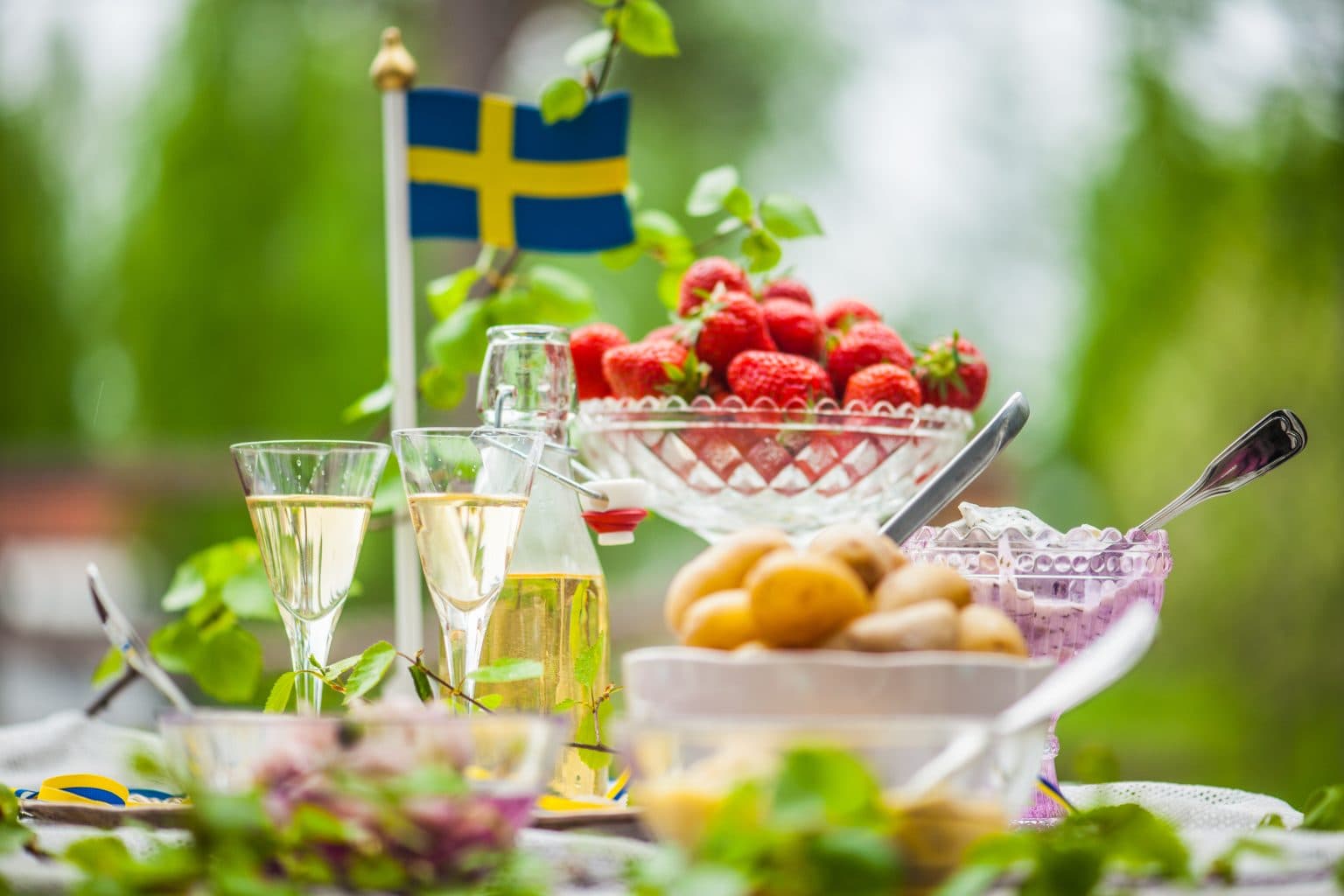 <p>Lite dyrare midsommarmat 2025 men ingen prischock. Foto: iStock</p>