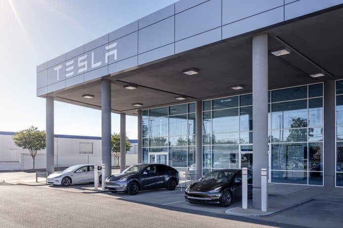 Tesla och Trumps elbilsfientliga politik