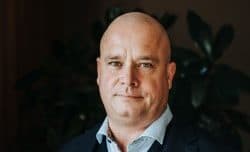 <p>Välmeriterade Peter Andersson tar över rodret i Clemondo. Foto: Press</p>