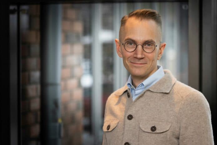 <p>Oskar Öholm, VD på Mäklarsamfundet. Foto: Mäklarsamfundets pressfoto</p>