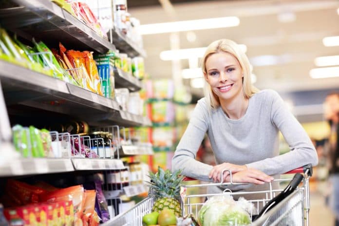 <p>Så mycket skulle hushållen spara på halverad matmoms. Foto: iStock</p>