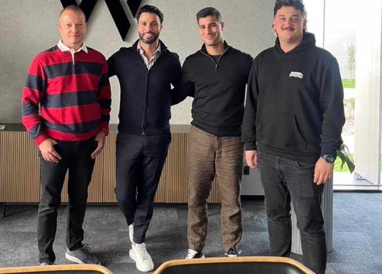 <p>Från vänster: Szymon Plewka, Sales Manager på Jr Wheels,VD Däckline Imad Doudar med Basil Mustafa säljchef, Däckline, Hubert Kubiak, Sales på Jr Wheels. Foto: Pressfoto</p>