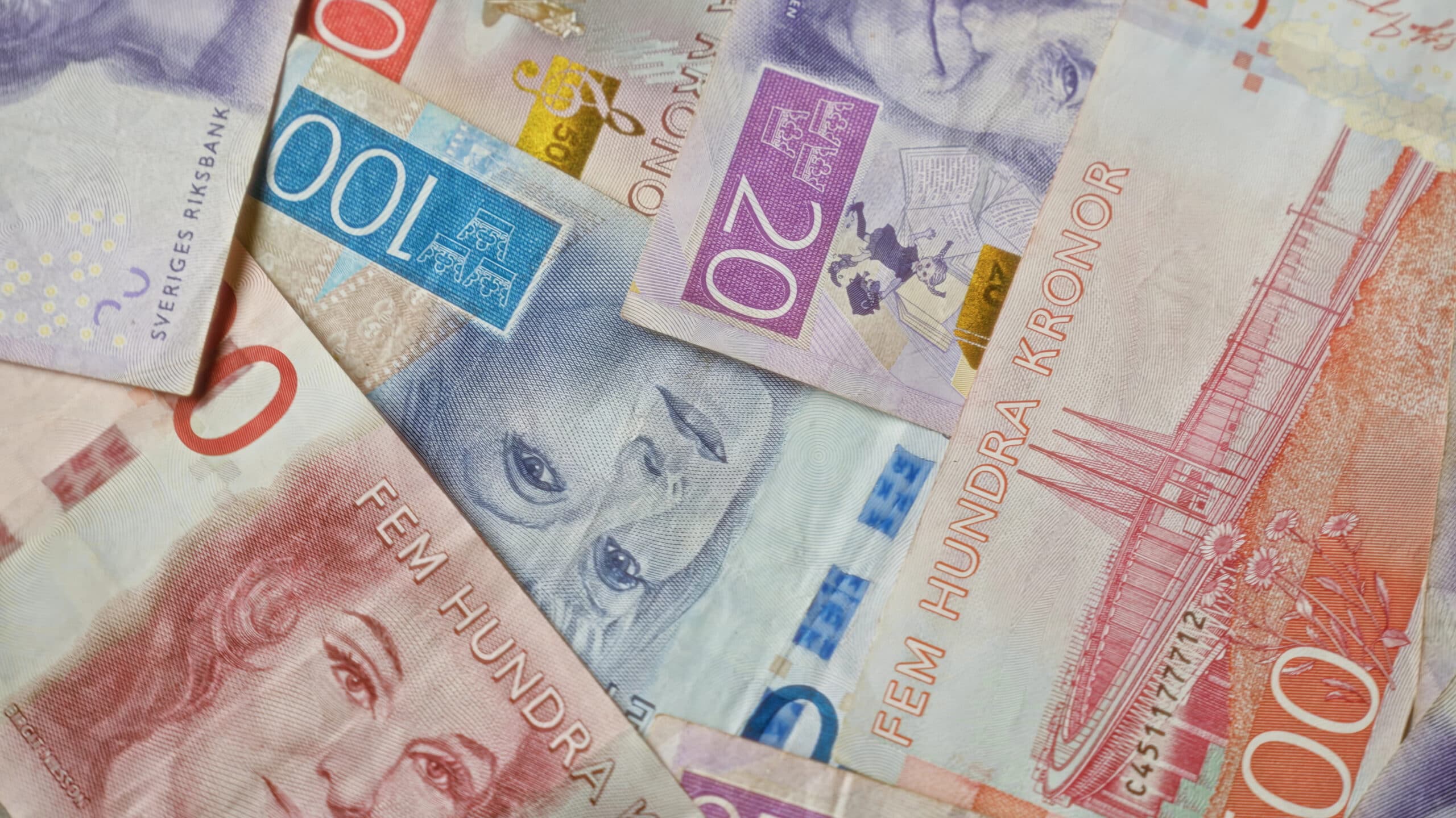 <p>Håll inte på gamla sedlar för länge! Foto: DepositPhotos</p>