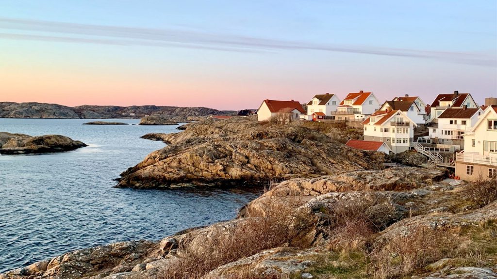 Över 50% av alla köpare och mäklare tror på lägre bostadspriser i sommar