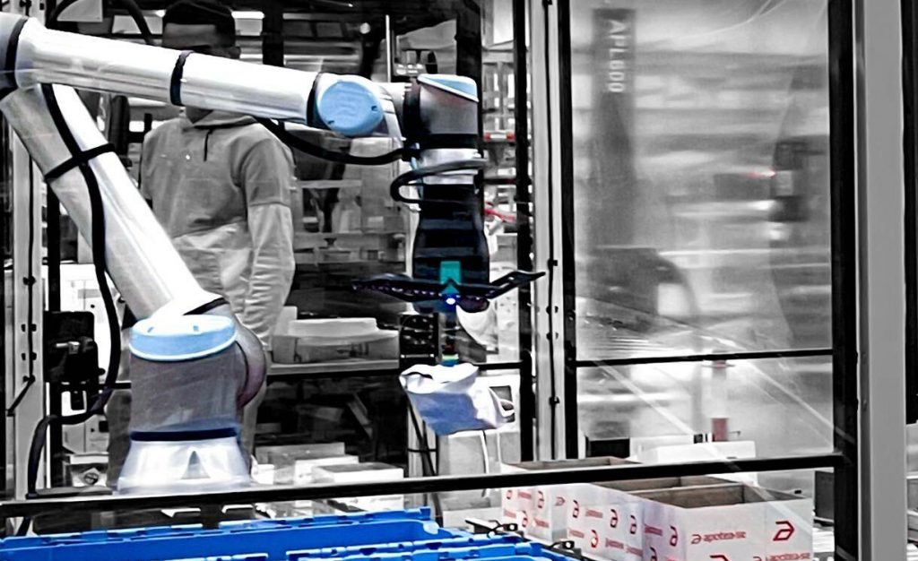Apotea investerar i avancerad robot inom logistik