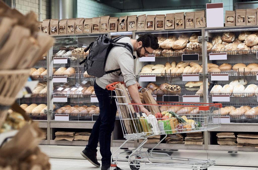 Levnadskostnaderna förväntas öka 2024 – så mycket ökar det