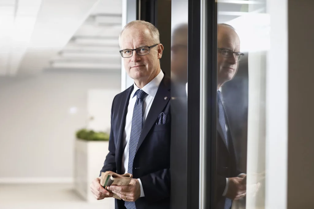 HANZA lämnar omvänd vinstvarning