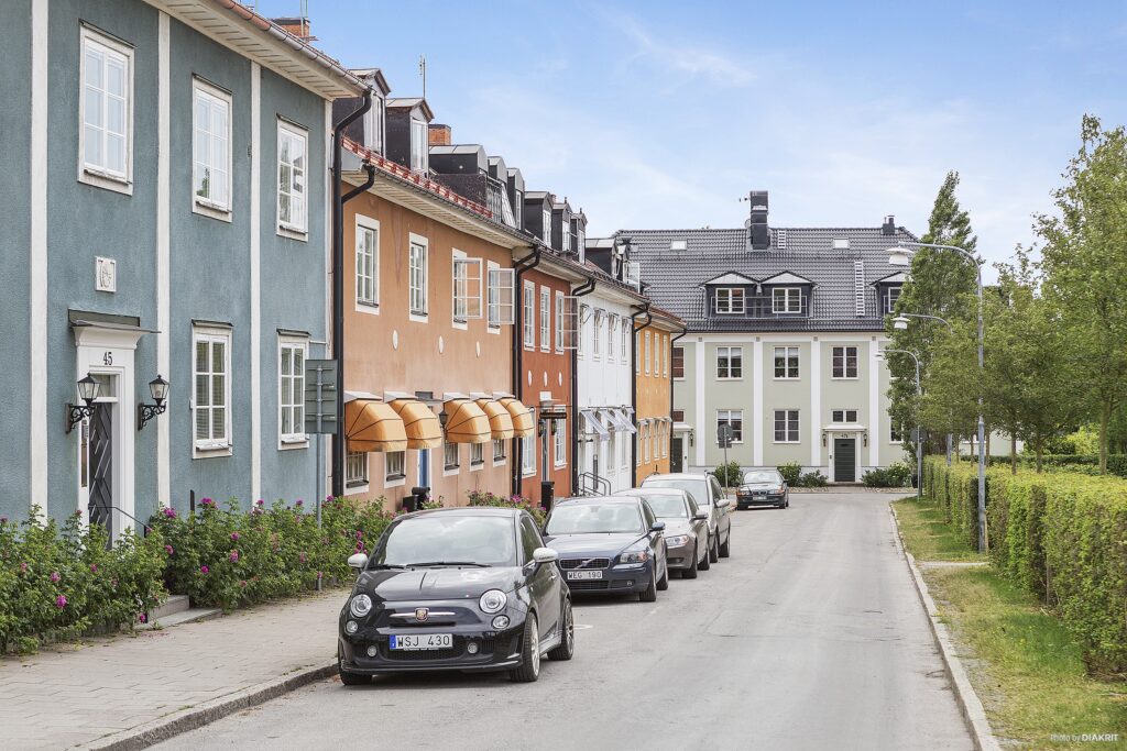 När svenskarna sparar: Mat, värme och restaurangbesök ryker först – få flyttar till billigare boende