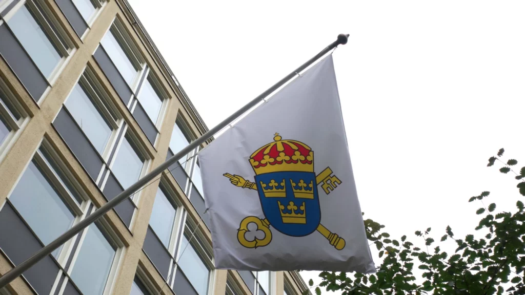 Advokater och revisor kopplat till Allra-målet åtalas