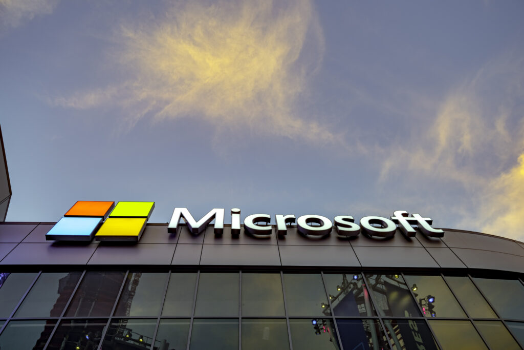 Hundratals anställda hotar att lämna OpenAI för Microsoft