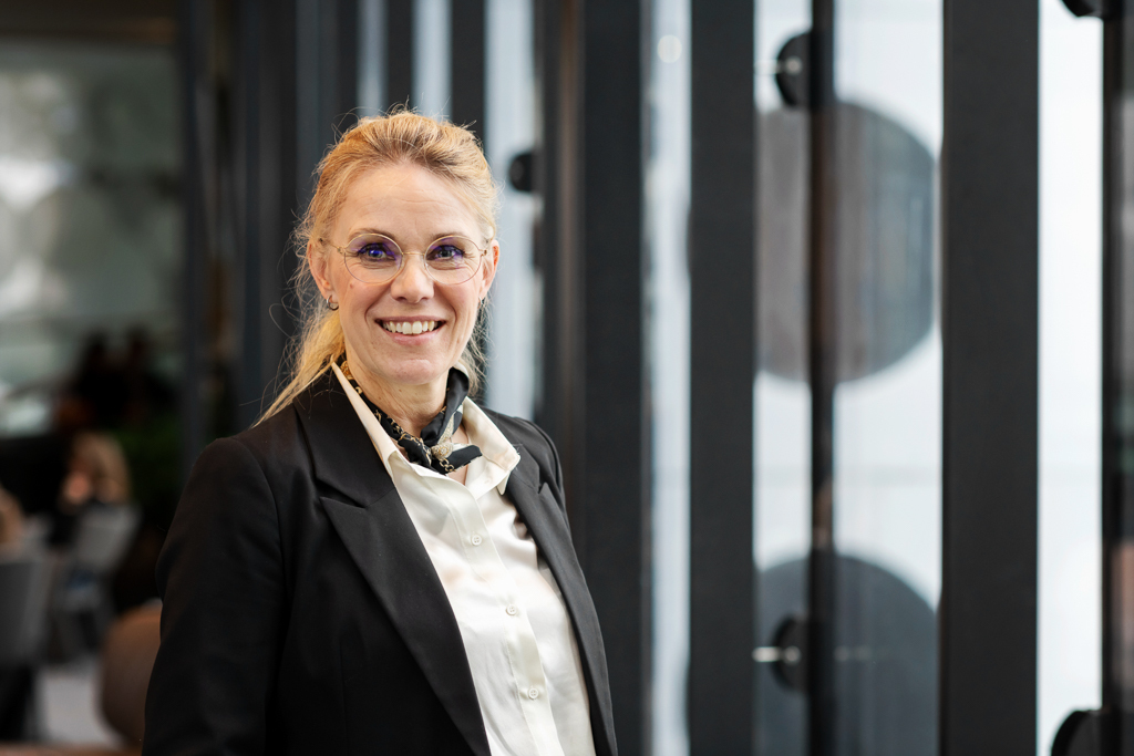 Allt fler kvinnor med sjukfrånvaro inom näringslivet