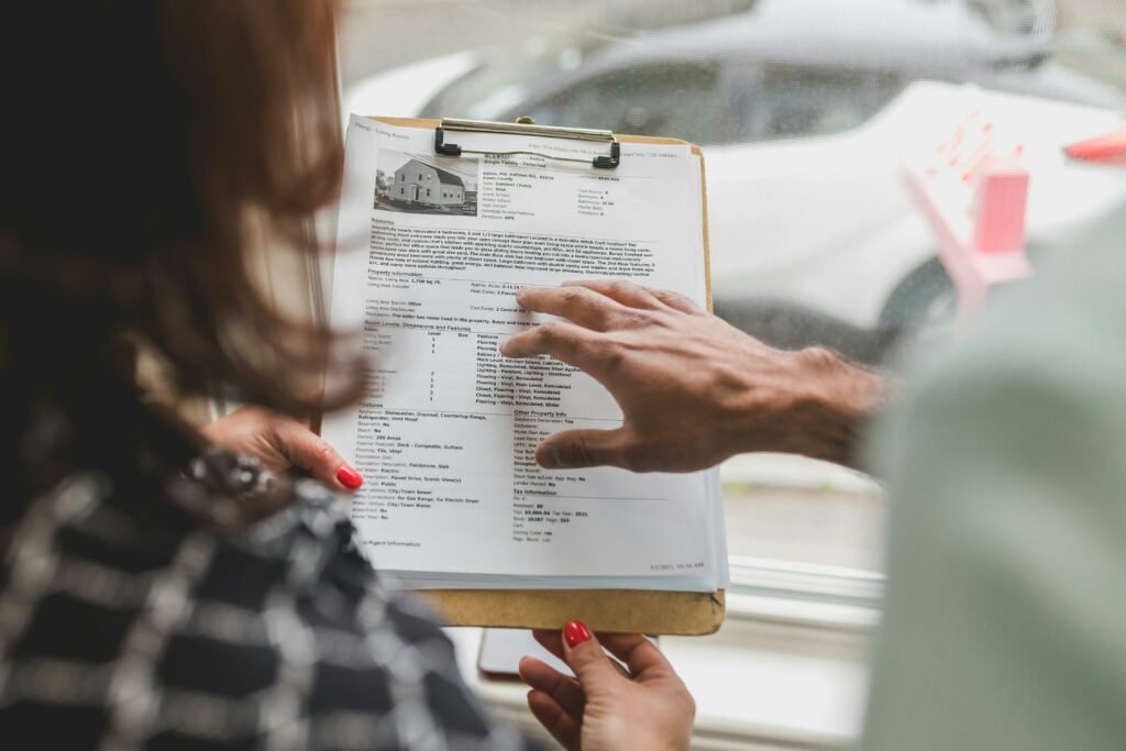 Flertalet mäklare fastnade i granskning