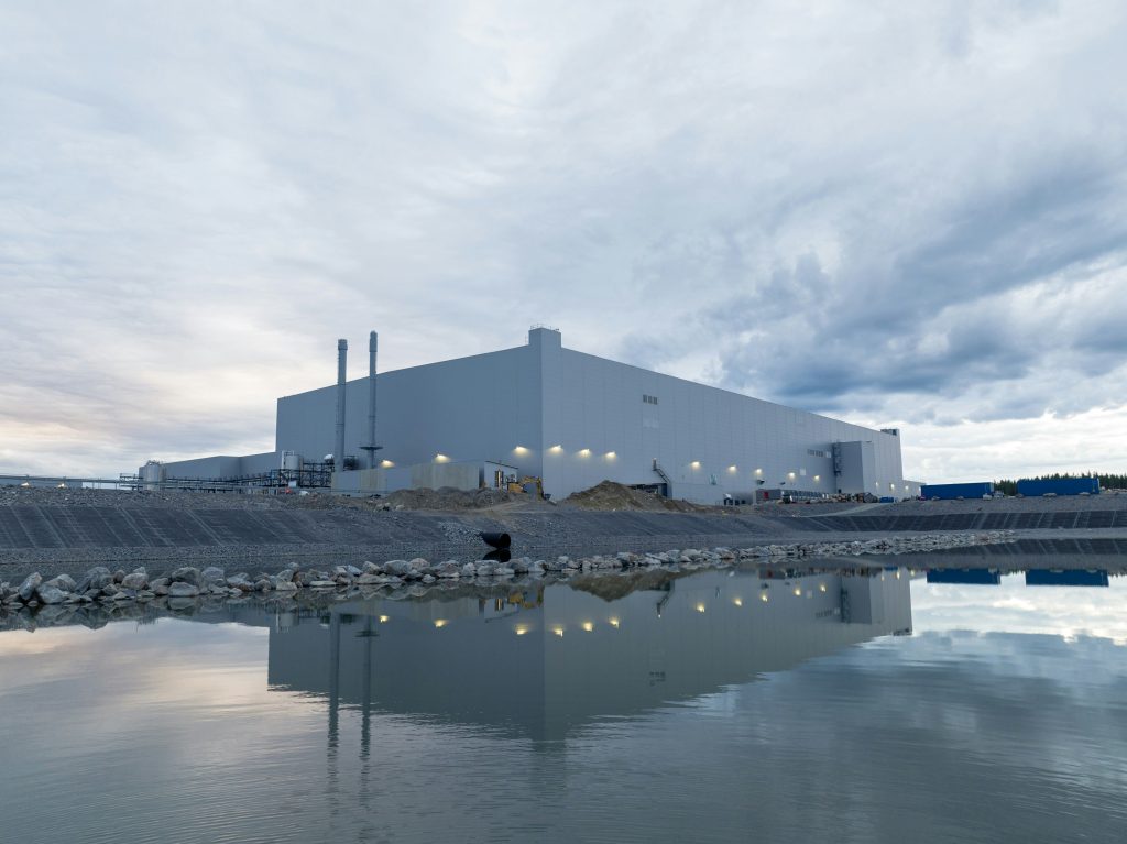Northvolt tvingas säga upp över 300 tjänstemän i omfattande nedskärningar